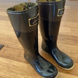 Super Cute Joules rain boots with gift included!